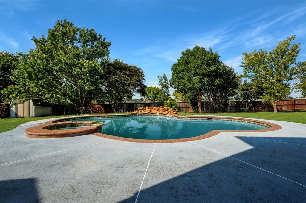 6005 Brandy Wood Trail