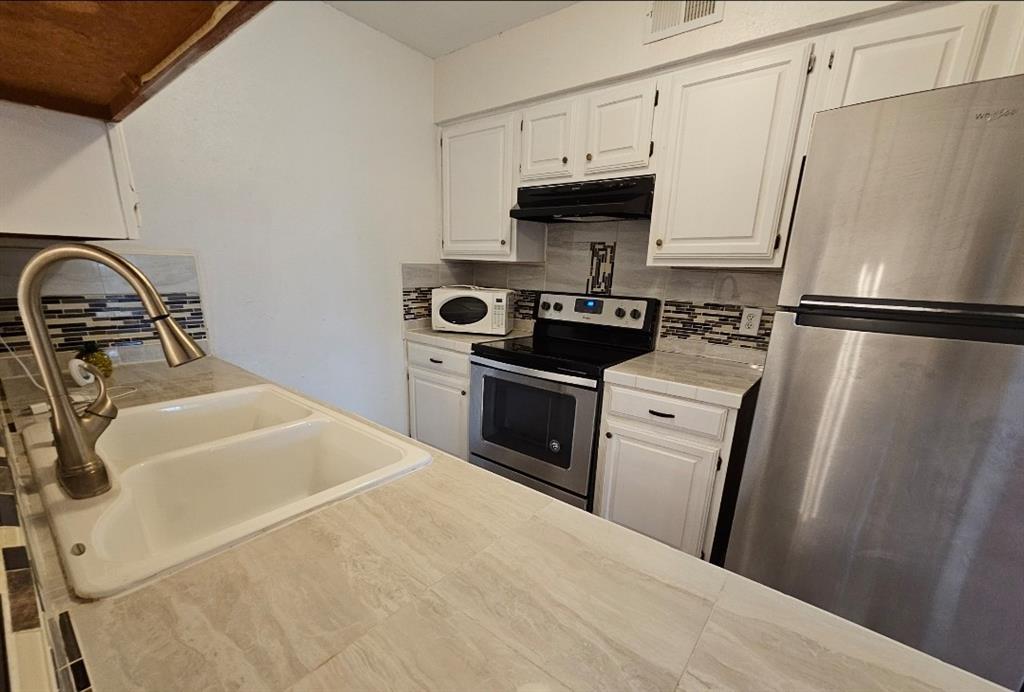 Cambridge Condos Ph 01 03 - Residential Lease