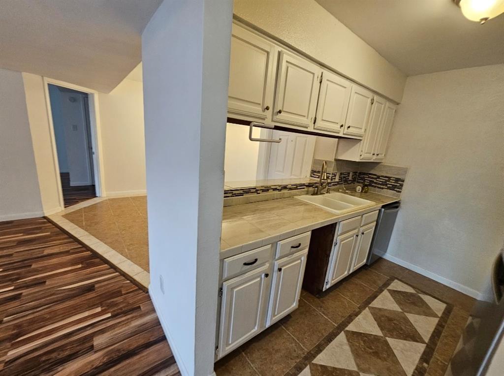 Cambridge Condos Ph 01 03 - Residential Lease