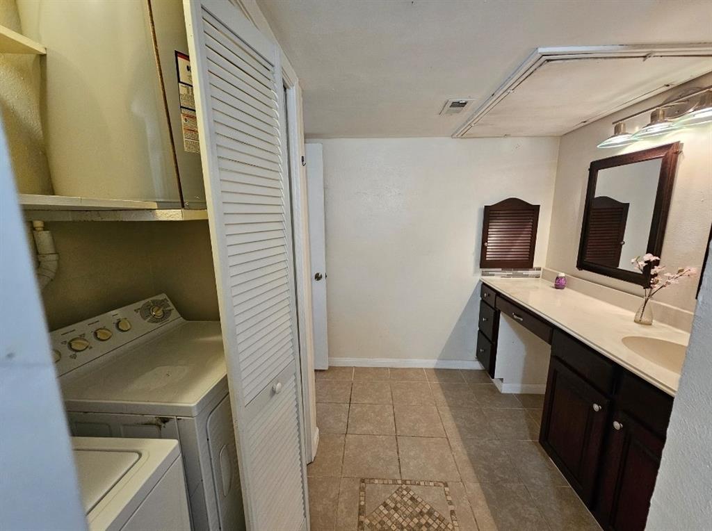 Cambridge Condos Ph 01 03 - Residential Lease