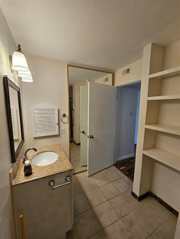 Cambridge Condos Ph 01 03 - Residential Lease