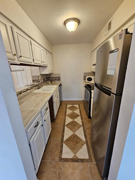 Cambridge Condos Ph 01 03 - Residential Lease