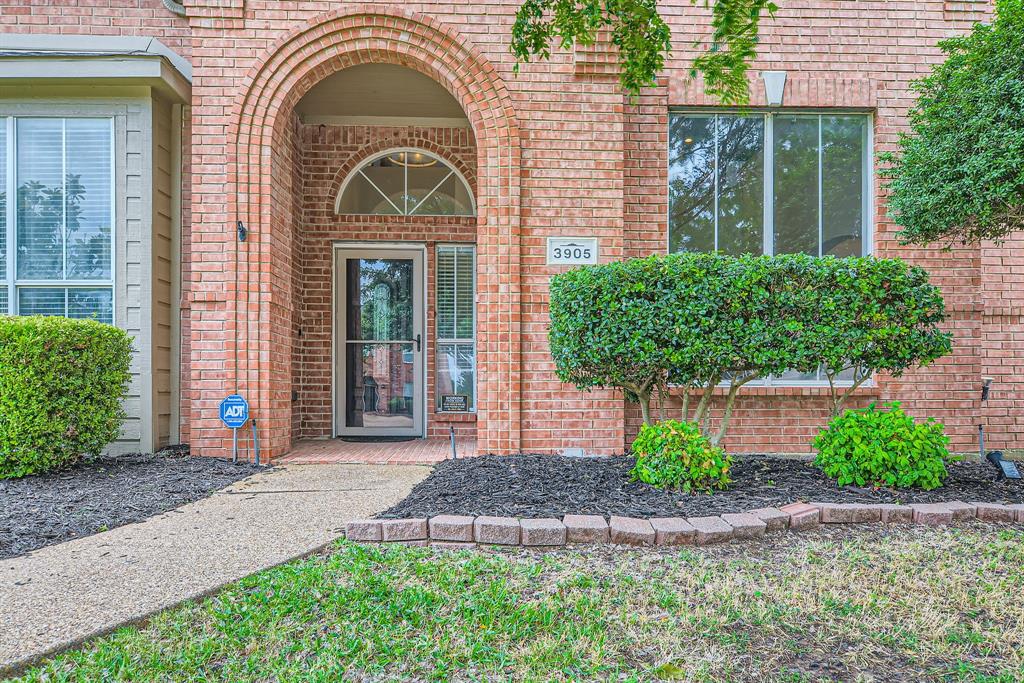 3905 Lakeside Drive