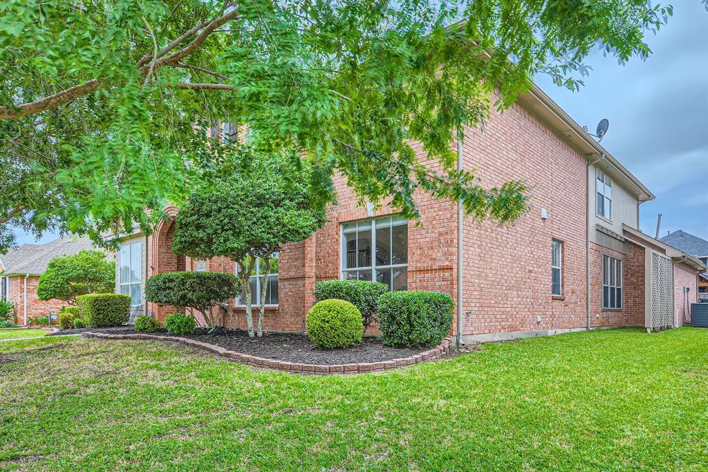 3905 Lakeside Drive