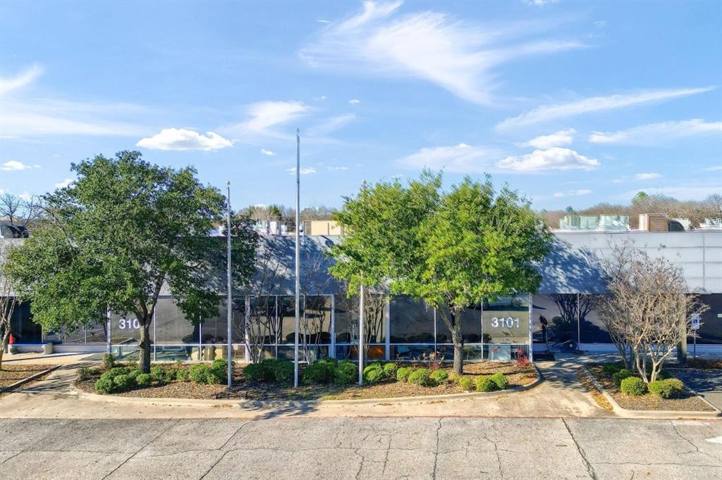 3101 Woodlawn Boulevard