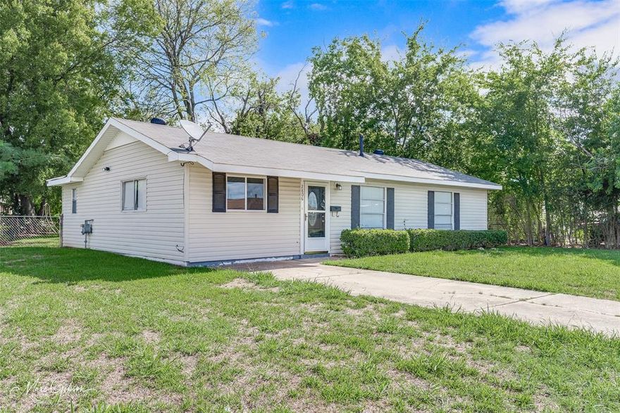 This well maintained and remodeled 3 bedroom 2 full bath is available, with fresh paint and flooring, painted cabinets and new vanity in bathroom. Great space in the fenced in backyard as well! Just a skip and jump to Barksdale Air Force base and near lots of shopping and grocery. This one won't last long!