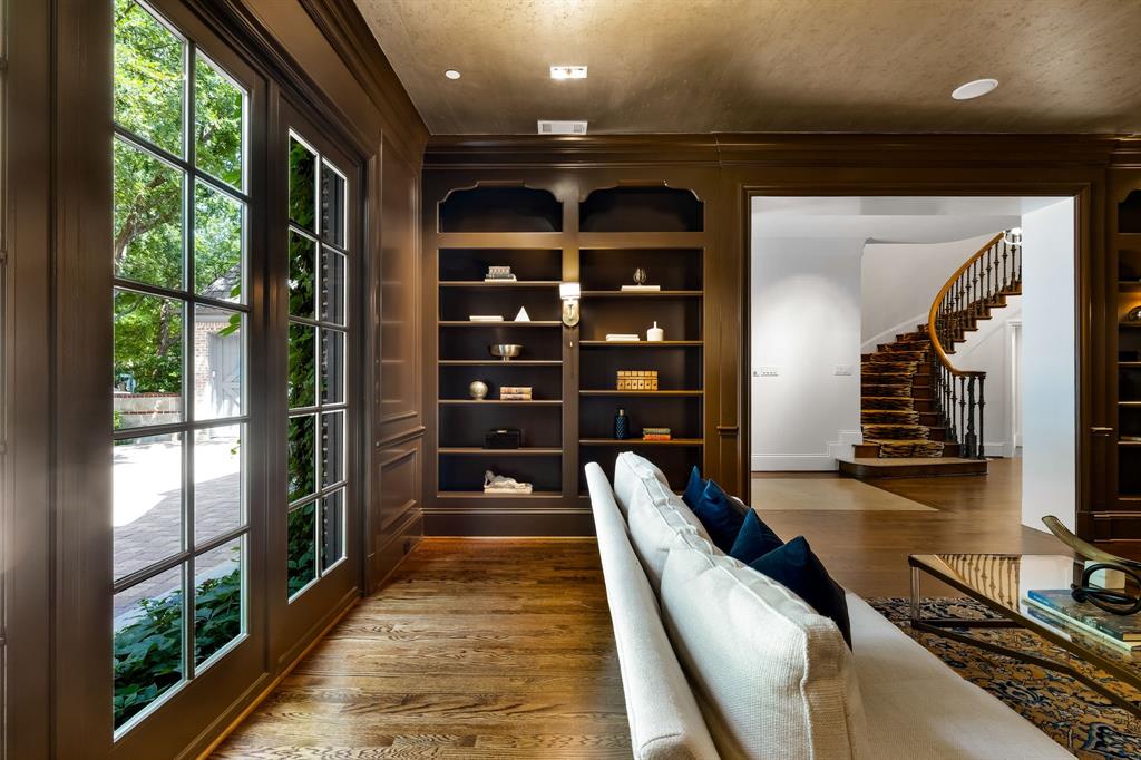 7044 Hill Forest Drive