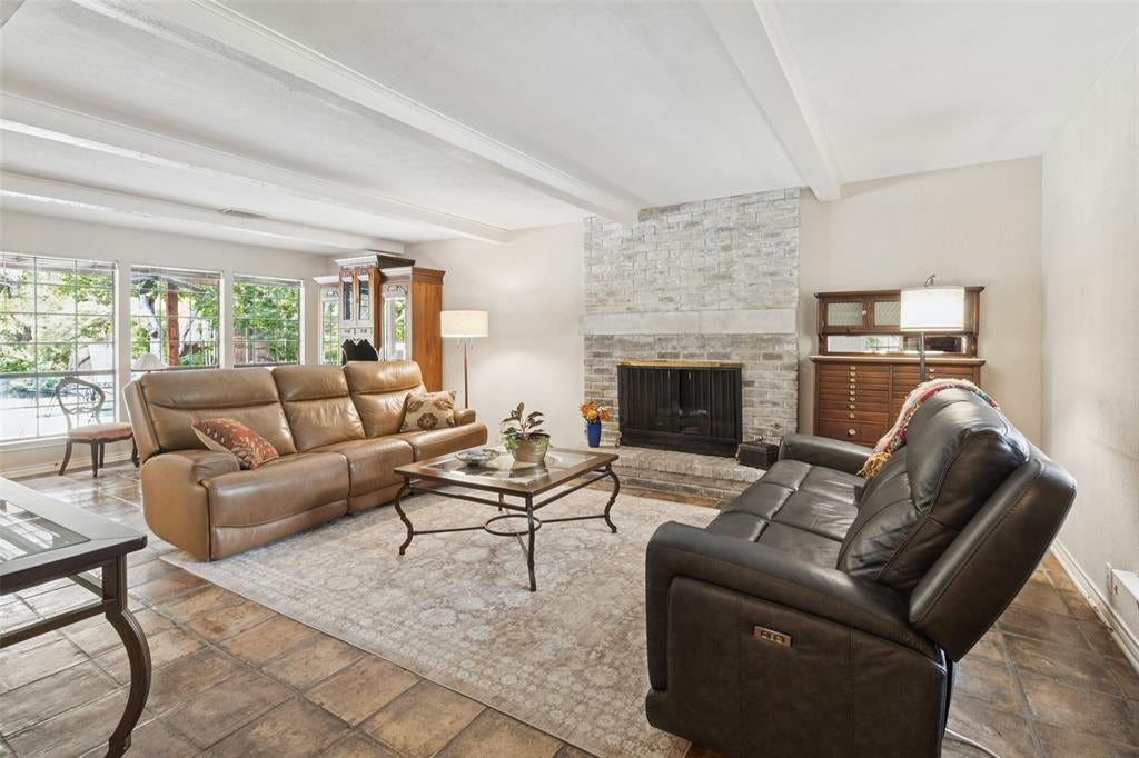 3003 Creekbend Drive