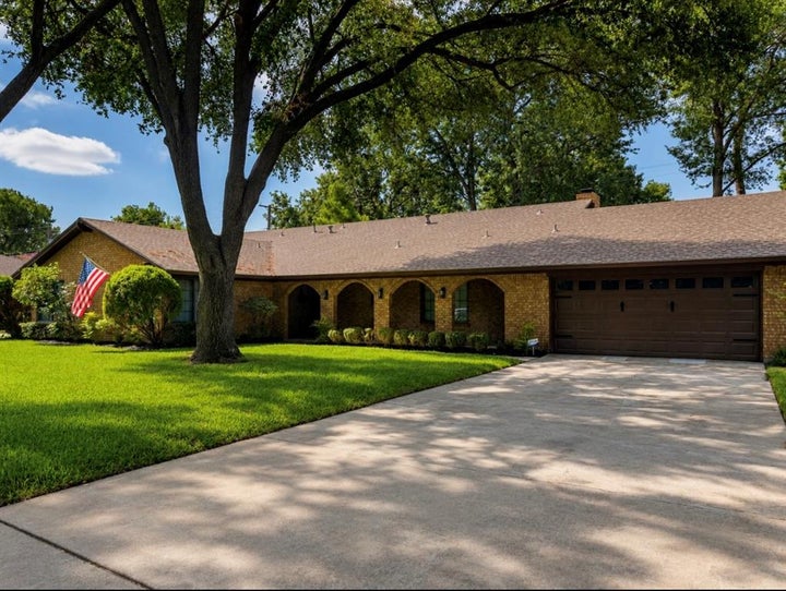 Photo 1 of 18 — 705 Magnolia Street, Denton, TX 76201