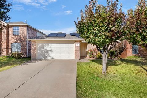 Photo of 928 Wood Brook Drive, Grand Prairie, TX 75052 (MLS # 21127938)