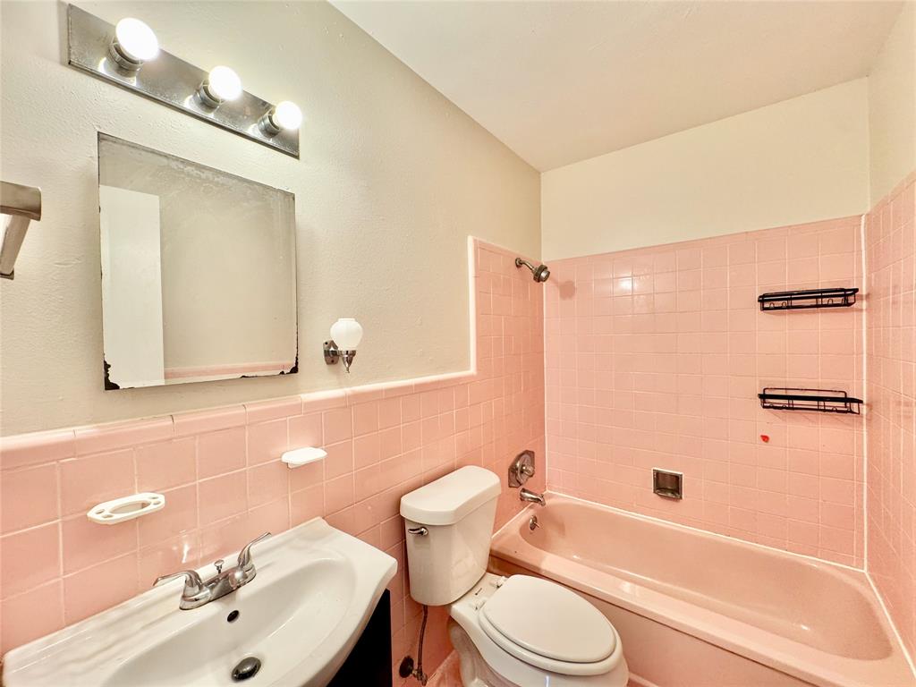 Mccommas Plaza - Residential Lease