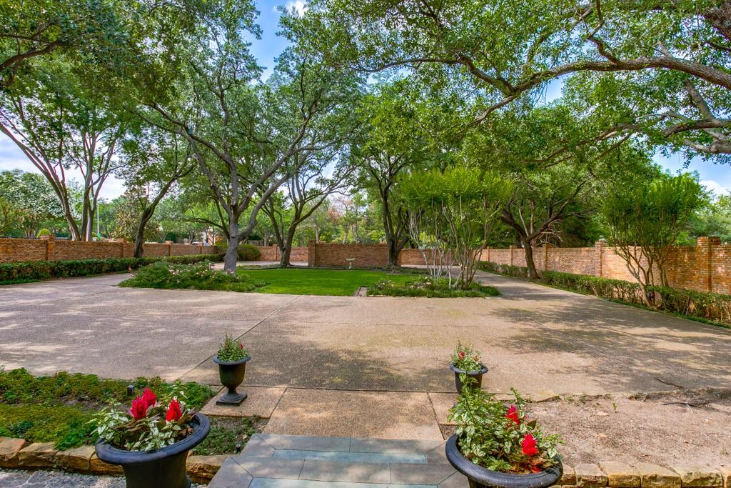 Lennox Royal - Residential