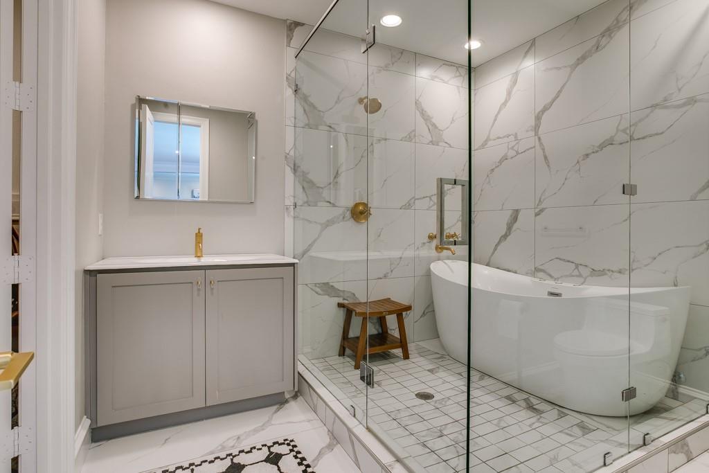 Lennox Royal - Residential