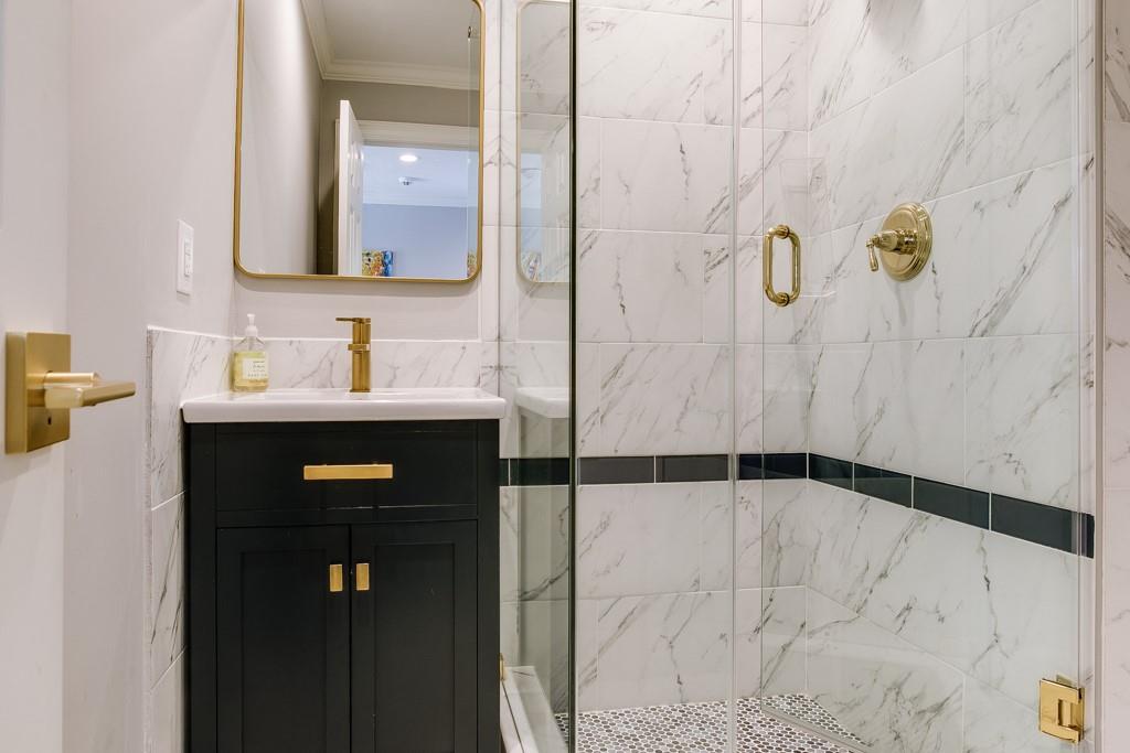 Lennox Royal - Residential