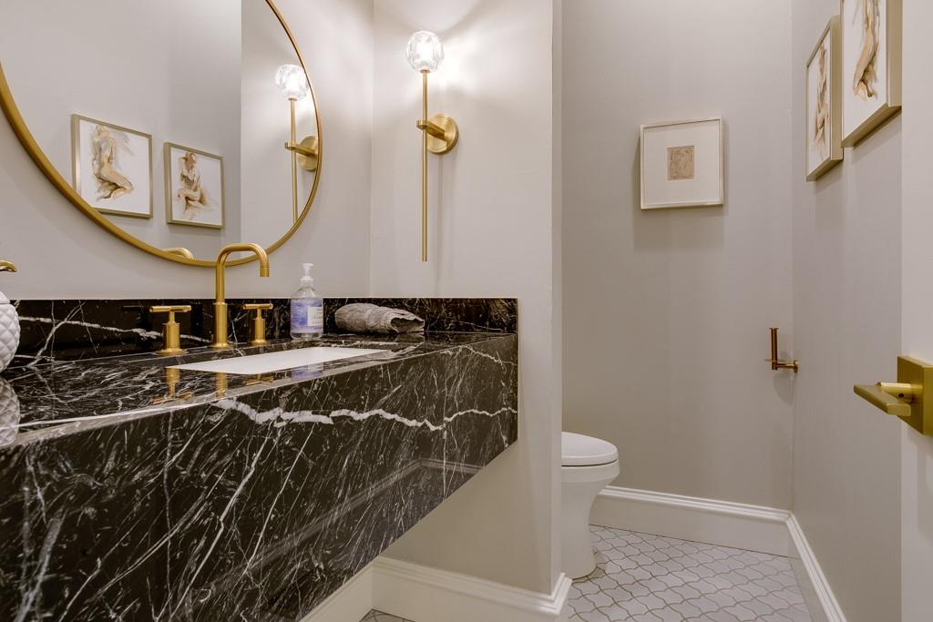 Lennox Royal - Residential