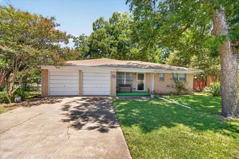 Photo of 307 Estates Drive, Woodway, TX 76712 (MLS # 21347516)