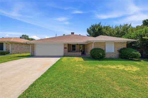 Photo of 1908 Paula Drive, Denison, TX 75020 (MLS # 21352893)