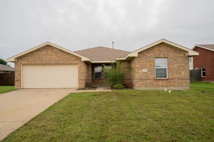 Photo 1 of 15 — 233 Willow Creek Lane, Terrell, TX 75160