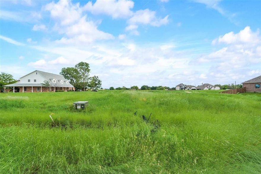 Perfect Build Ready Lot! Build your dream home in a great location with easy access to US-380. Enjoy the quiet country life surrounded by serene farm land with convenient access to Denton with lots of restaurants, shopping and entertainment.  A quick and easy to commute to UNT and Texas Womens University. This large build-to-suit lot in lovely Bent Rail Farms is cleared, leveled and build ready. Bring your own builder or allow Renee Homes to help make this your dream home!


 5276 Albert Court also available.
