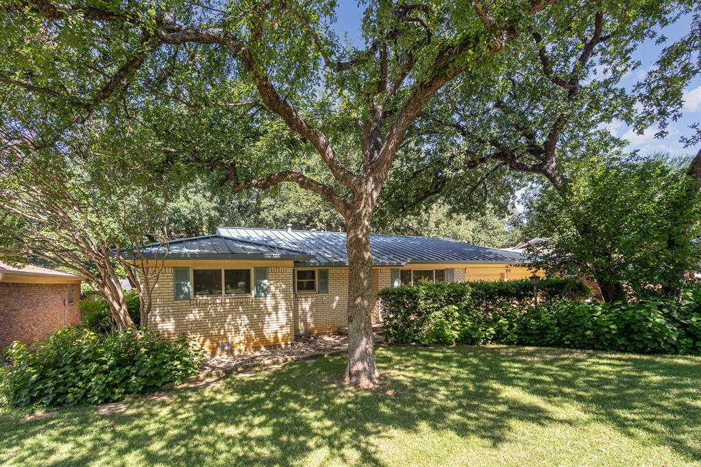 712 Oakwood Drive