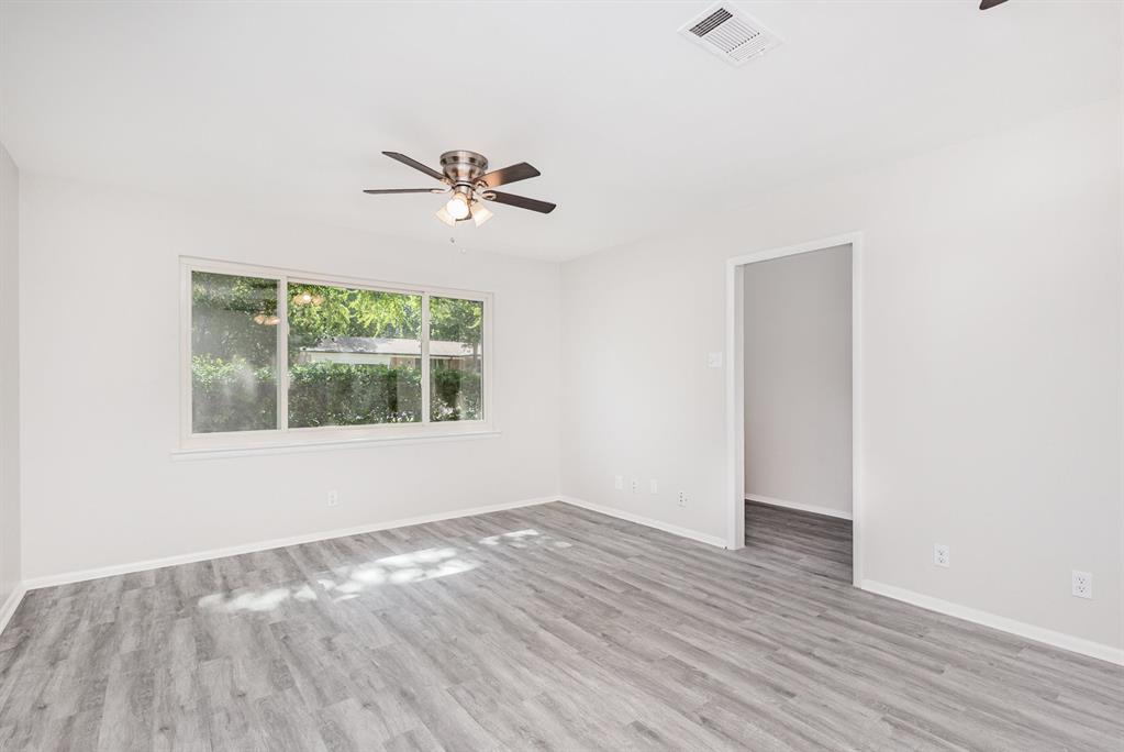 712 Oakwood Drive