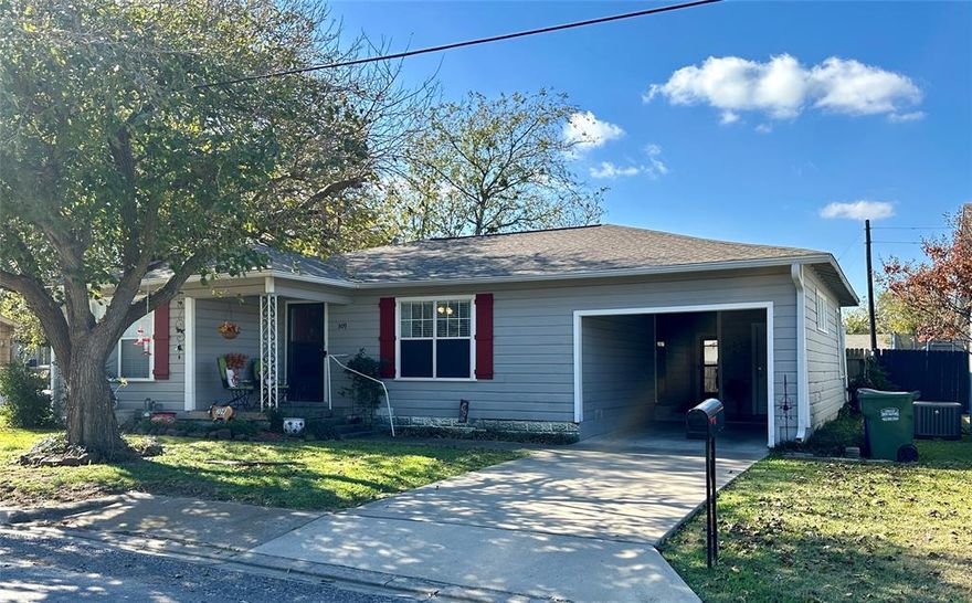 Cute and Cozy perfect starter or investment opportunity.  Quaint two or three bedroom one bath home with recent updates throughout.  Great for the first time home buyer or adding it to your investment portfolio.  This home feels bigger than the numbers.  Great covered patio and huge backyard with small storage shed.  Located within walking distances to all Whitesboro campuses.