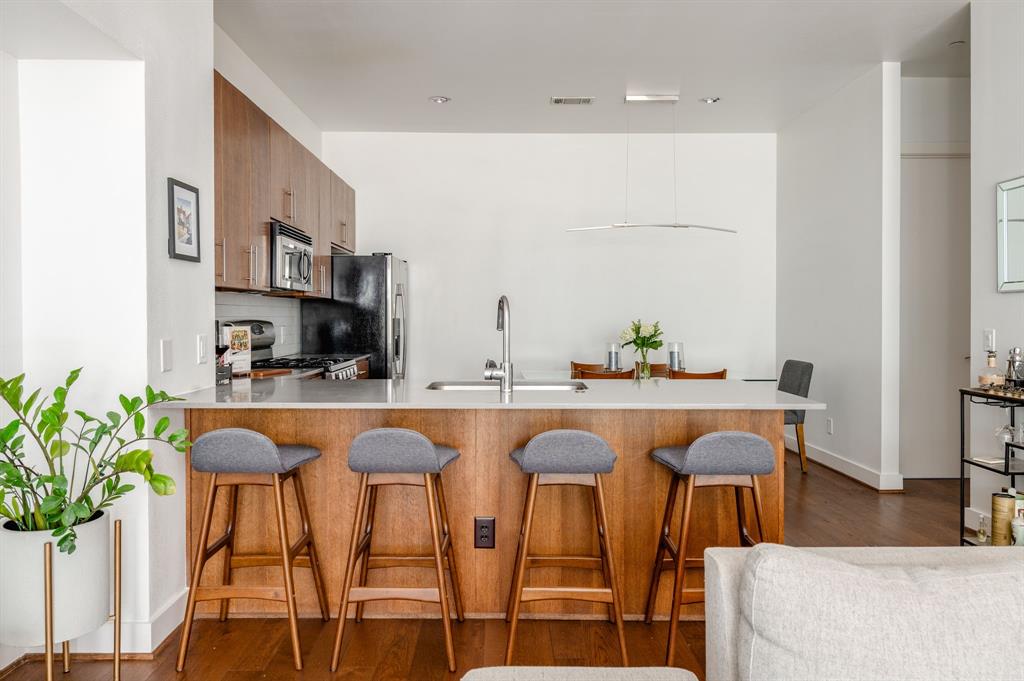 Thirty9thirty Condos - Residential