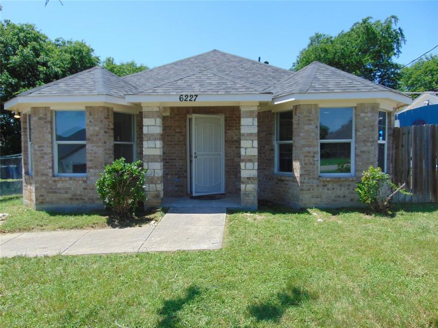 ALL UPDATED AND MOVE-IN READY!  PRICED TO SELL!  Newer construction.  Freshly painted inside and out 2026.  New Luxury plank vinly flooring thorughout 2026.  New kitchen cabinets and granite countertops 2026.  Updated lighting and plumbing fixtures too!  SS appliances.  New roof 2026.  All the work has been done for you.  Replacing fogged thermalpanes this week.
