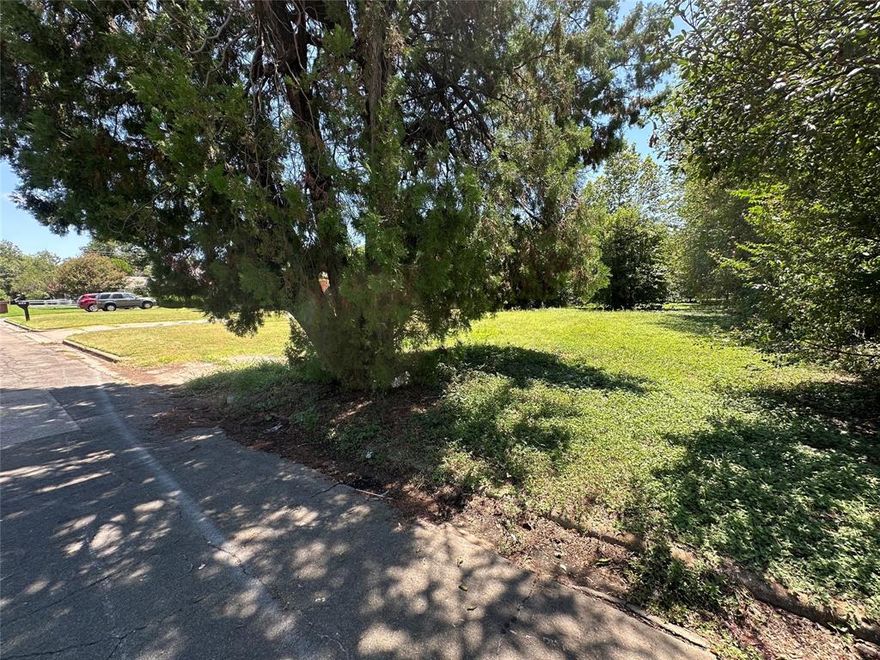 Lot for sale in East Waco, Zoned R-1B