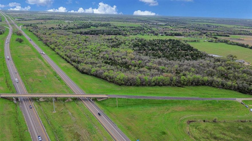 Prime location with unzoned land right off I-25 in Terrell, TX