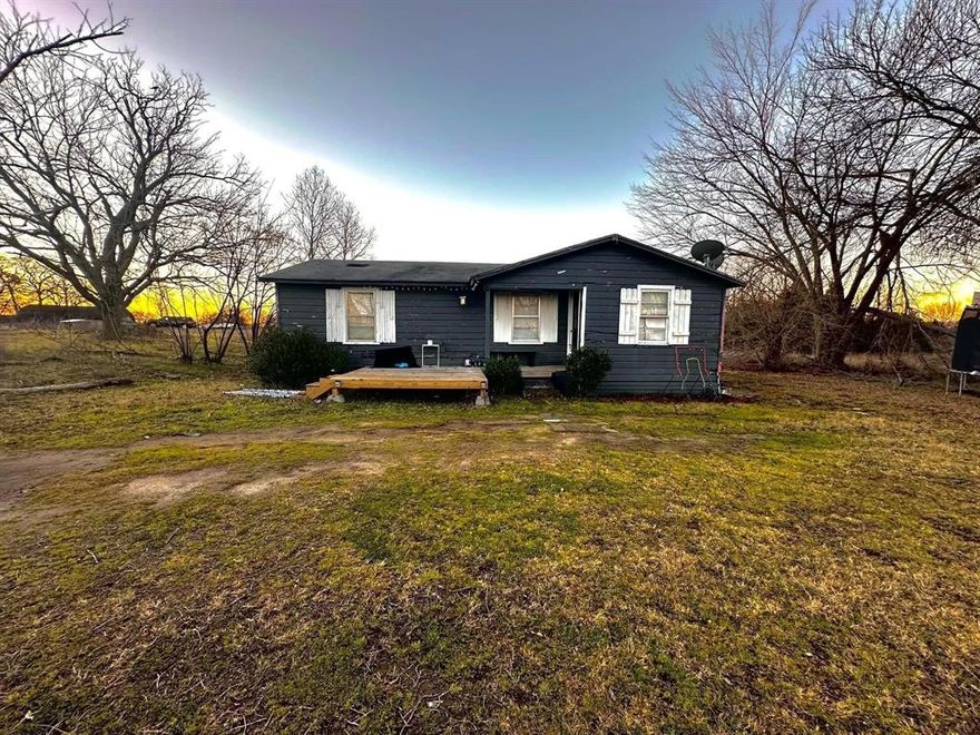 PACKAGE DEAL FOR YOU!! GREAT LOCATION FOR RESIDENTIAL OR A FUTURE BUSINESS! This property is a combination of 3.078 acres right off FM 917. COMMERCIAL RE-ZONE IS AN OPTION THROUGH THE CITY OF BURLESON. Tax IDs for all three lots: House Lot: 126-0827-02190 Middle Lot: 126-0827-02193 Last Lot: 126-0827-02191