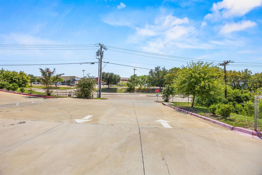 LH PLAZA - Commercial Lease