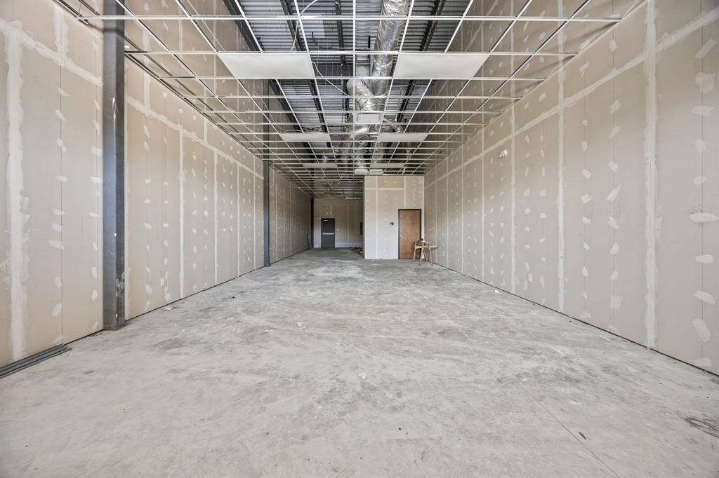 LH PLAZA - Commercial Lease