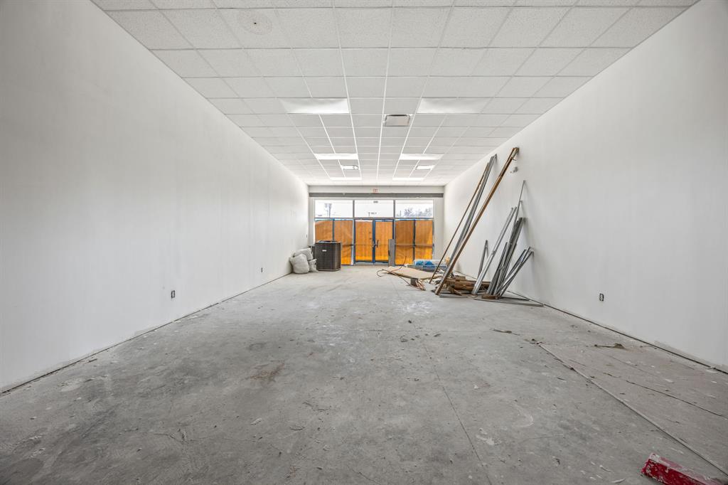 LH PLAZA - Commercial Lease