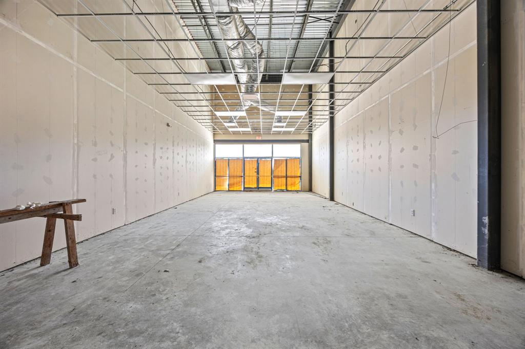 LH PLAZA - Commercial Lease