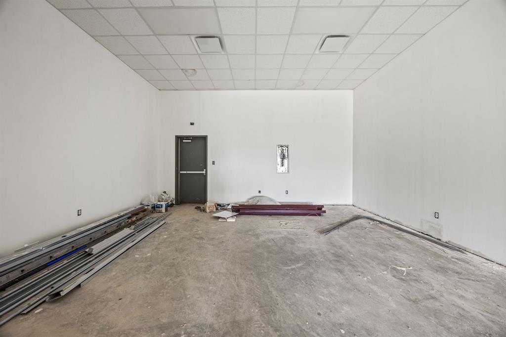 LH PLAZA - Commercial Lease