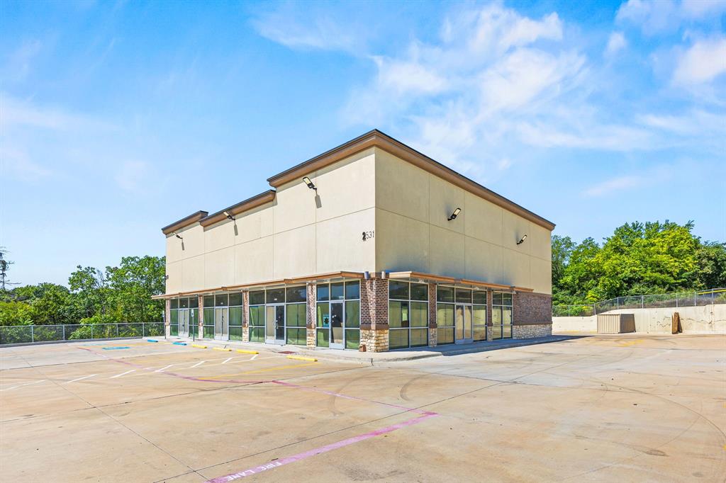 LH PLAZA - Commercial Lease
