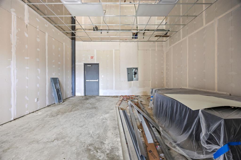 LH PLAZA - Commercial Lease