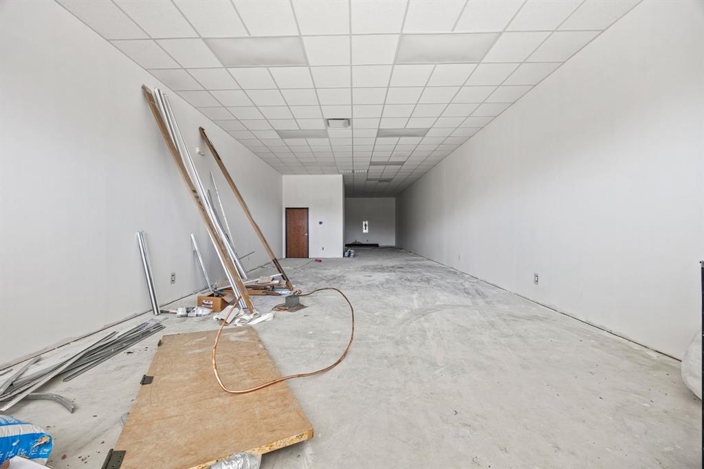 LH PLAZA - Commercial Lease