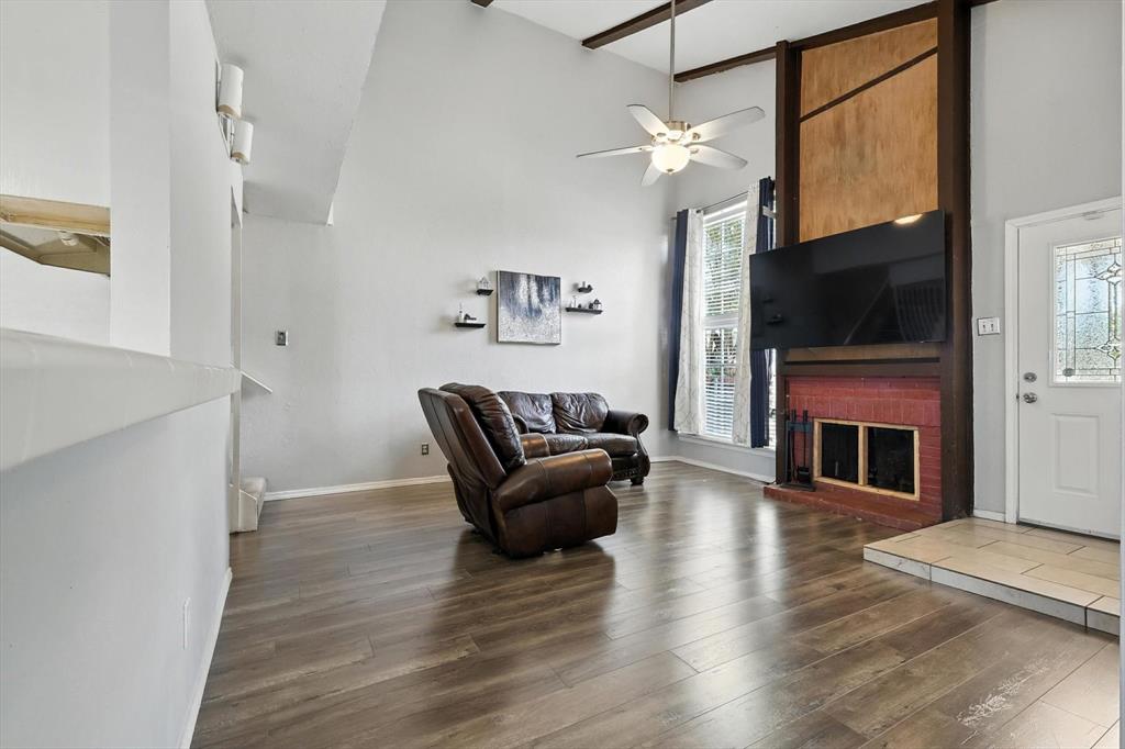2621 Via Cordova