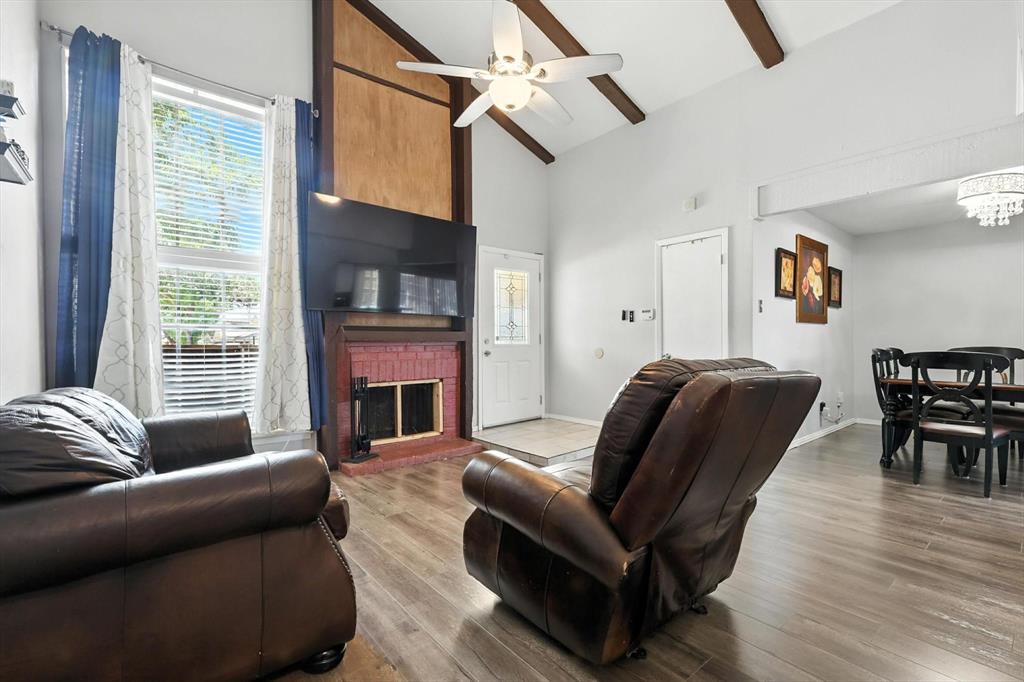 2621 Via Cordova
