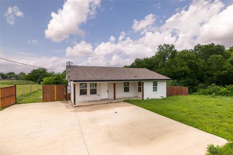 Photo of 805 E Belt Line Road, DeSoto, TX 75115 (MLS # 21252175)