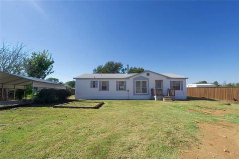 1207 Grayson Street Nocona TX 76255