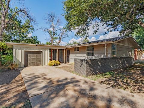 Photo of 311 Miami Street, Coleman, TX 76834 (MLS # 21086452)