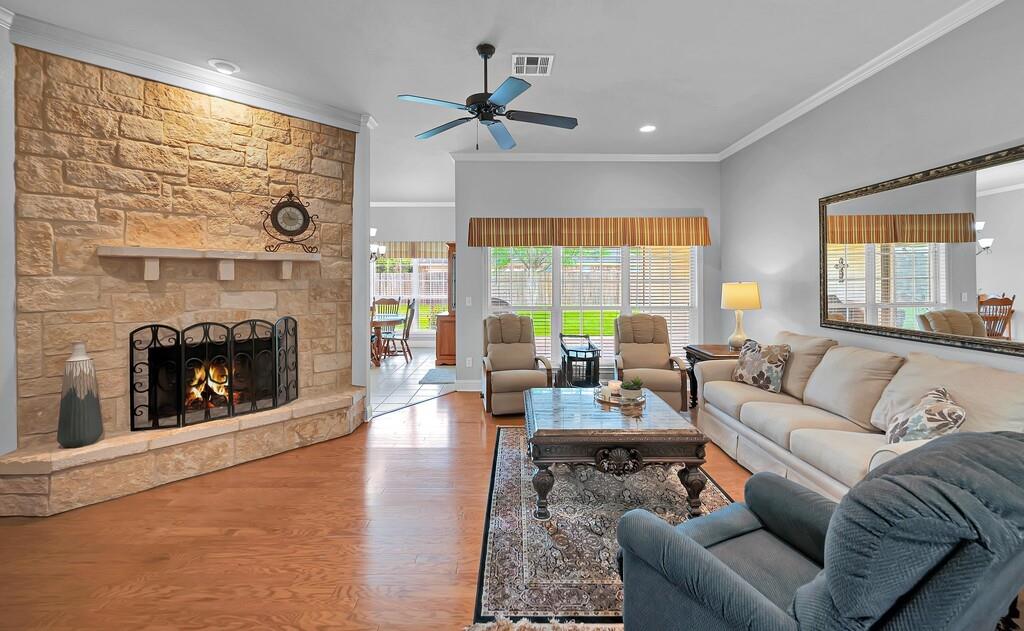 100 Silver Spur Trail