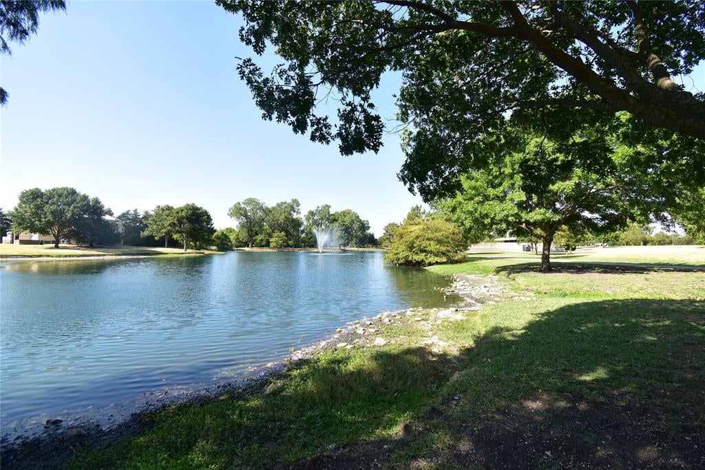 1109 Shadow Lakes Boulevard