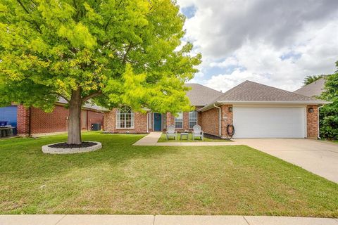Photo of 2107 Nichols Trail, Mansfield, TX 76063 (MLS # 21273948)