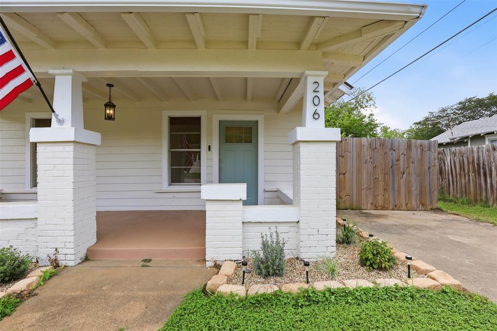Photo of 206 S Pendell Avenue, Cleburne, TX 76033 (MLS # 21252024)