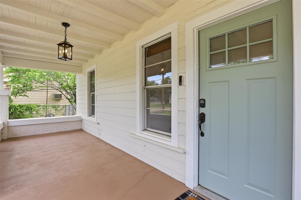 Photo of 206 S Pendell Avenue, Cleburne, TX 76033 (MLS # 21252024)
