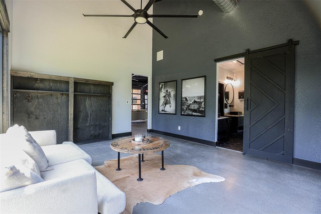 na - Commercial Sale